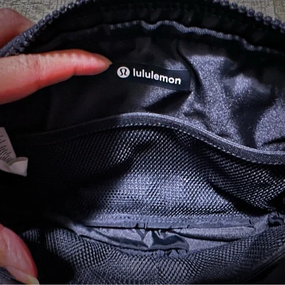 lululemon athletica Black Belt Bag new without tags - Picture 11 of 16
